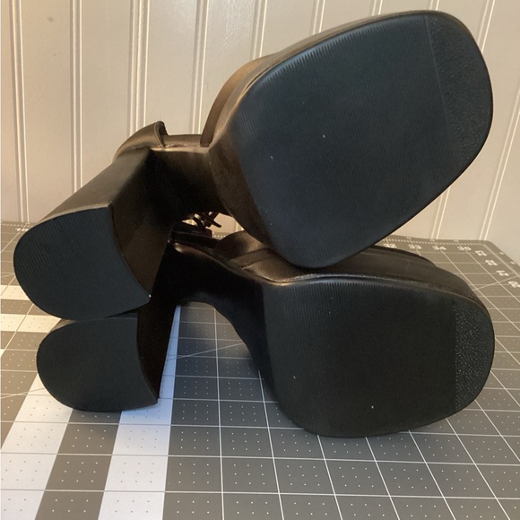 Black Silk Platforms Heels - Picture 9 of 9